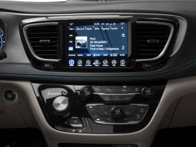 2017 Chrysler Pacifica Hybrid Hybrid Touring Plus