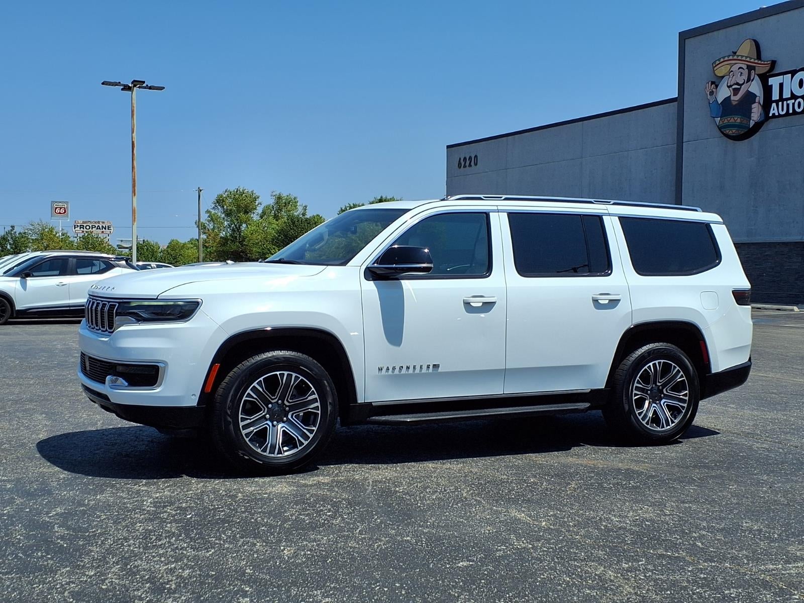 2023 Jeep Wagoneer Base