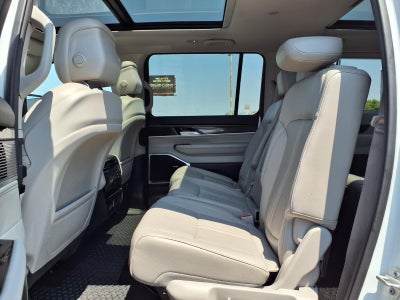 2023 Jeep Wagoneer Base
