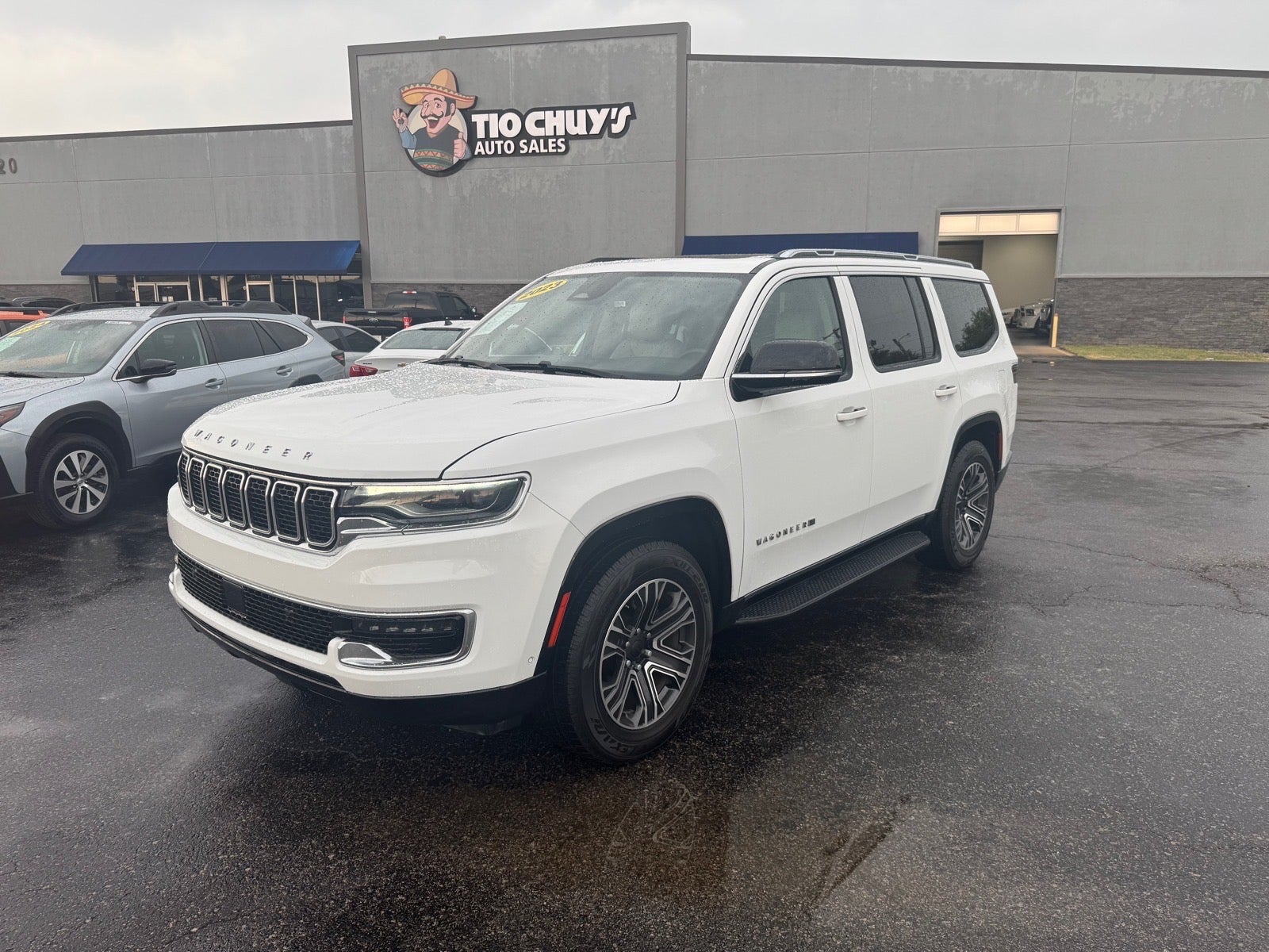2023 Jeep Wagoneer Base