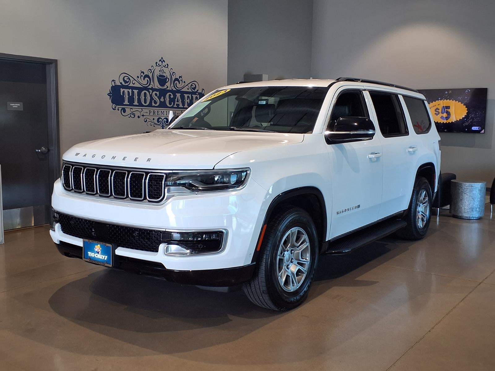 2023 Jeep Wagoneer Base