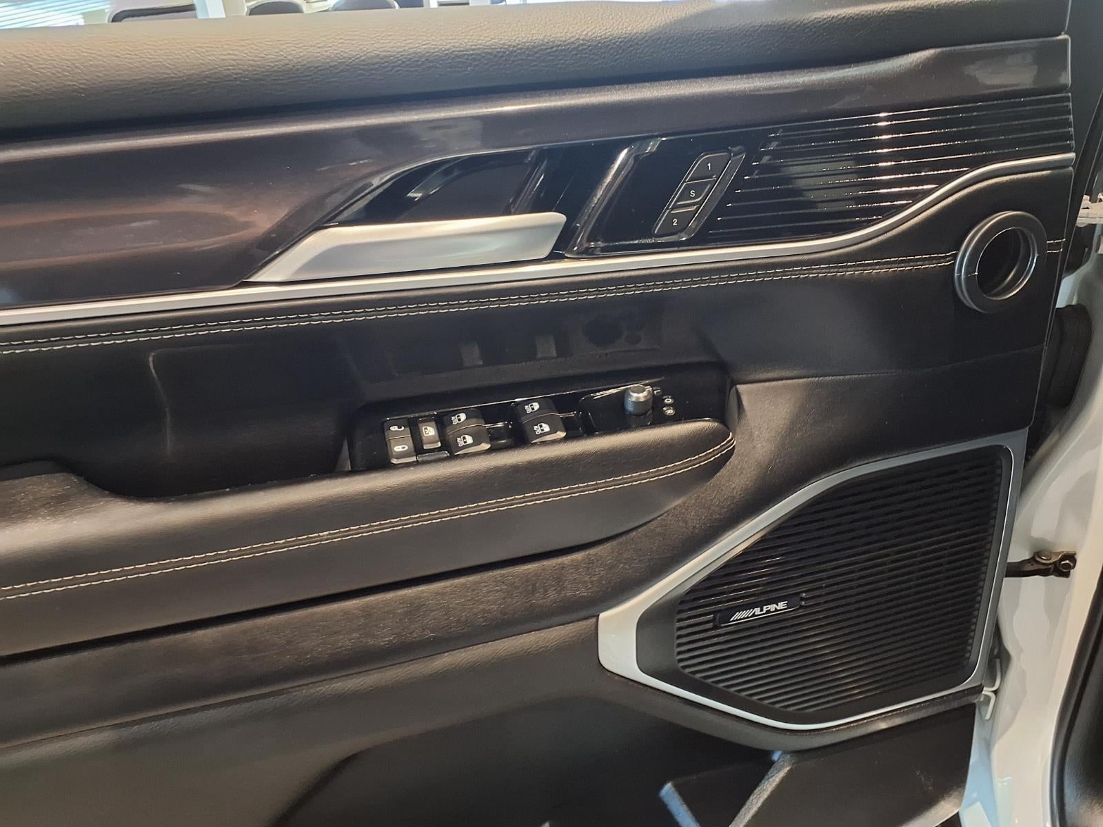 2023 Jeep Wagoneer Base