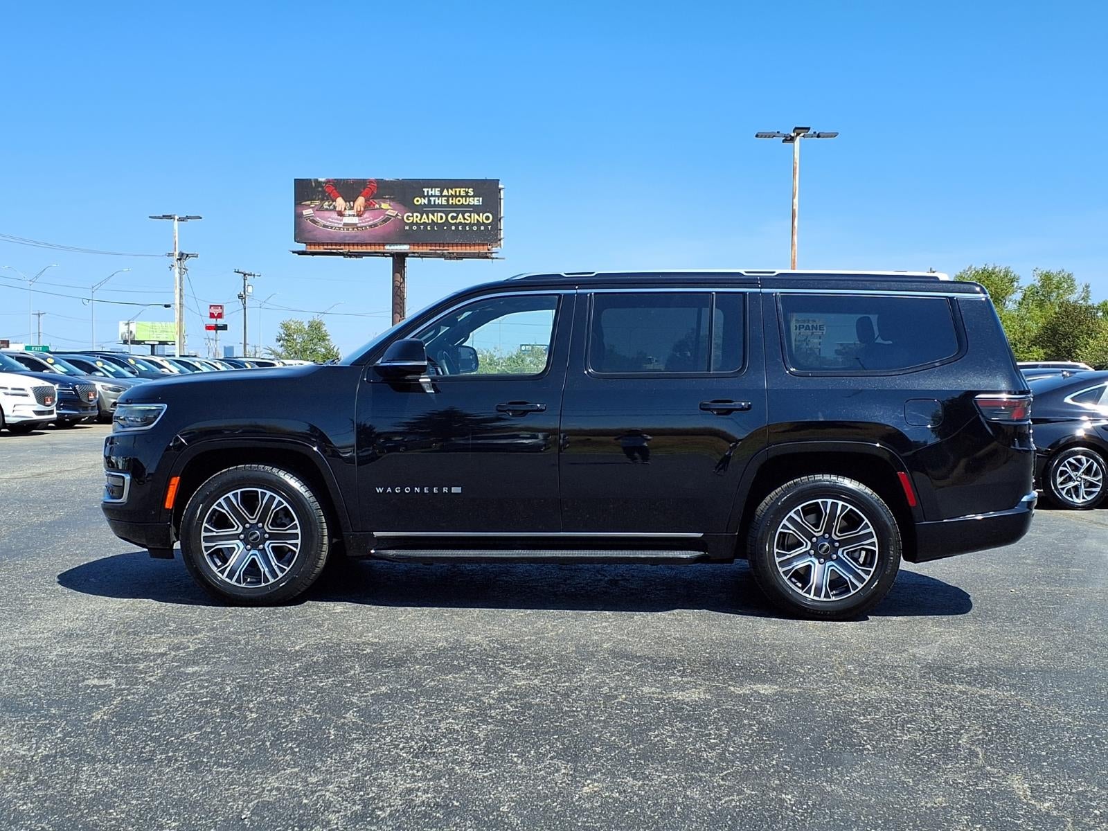 2025 Jeep Wagoneer Base