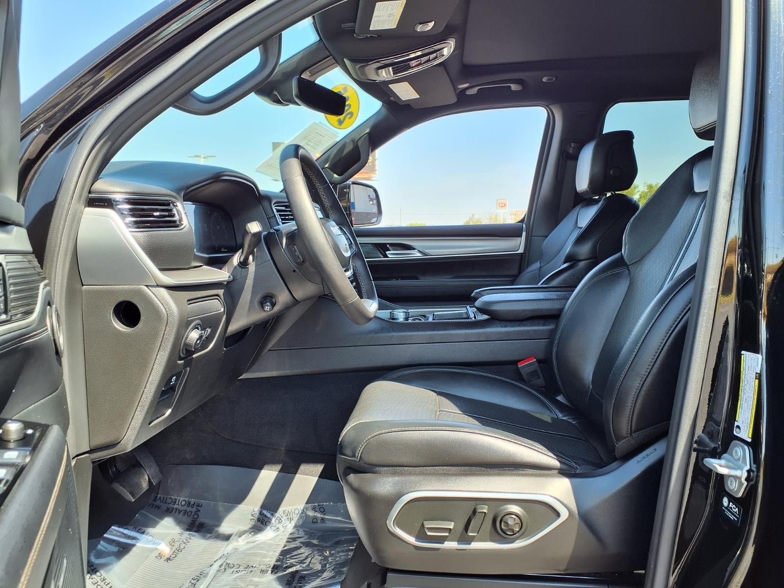 2025 Jeep Wagoneer Base