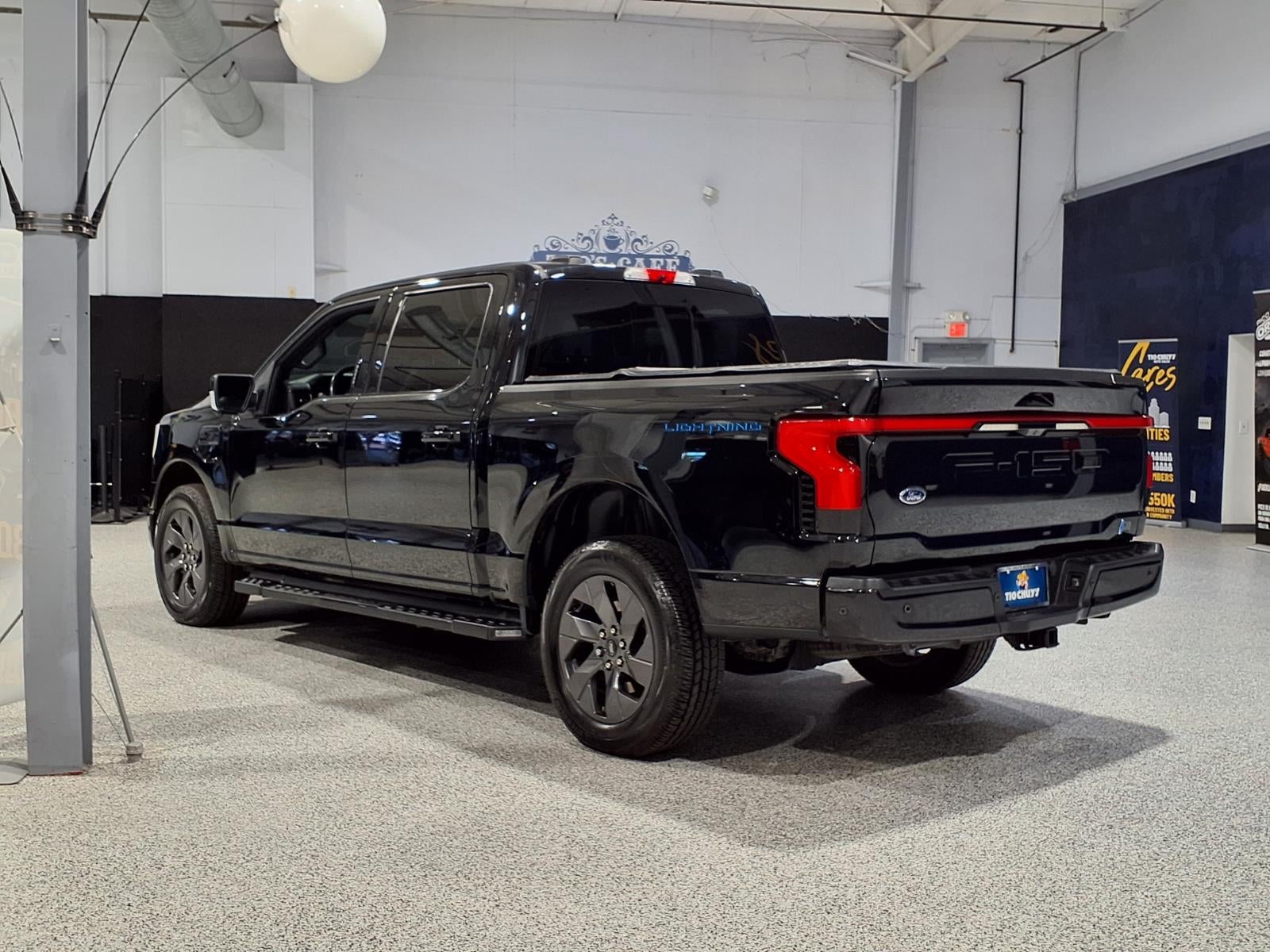 2023 Ford F-150 Lightning Base