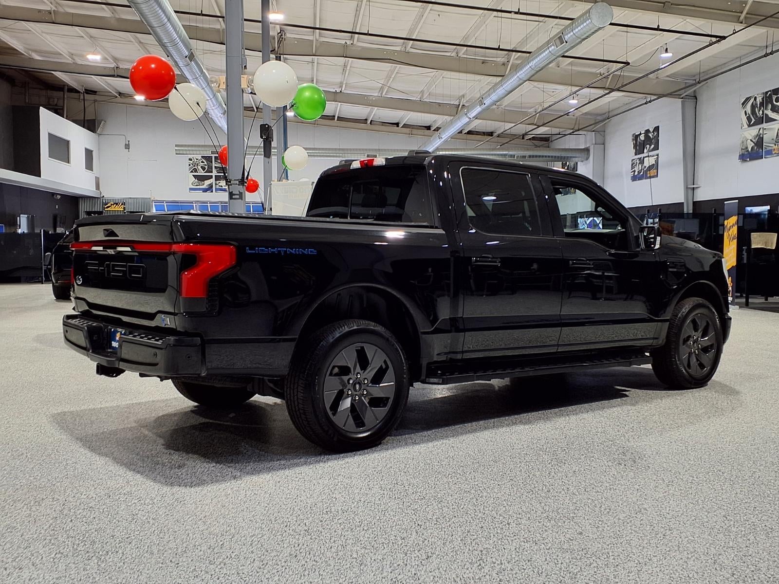 2023 Ford F-150 Lightning Base