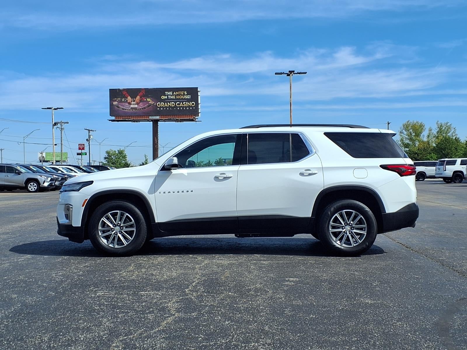2023 Chevrolet Traverse LT Cloth