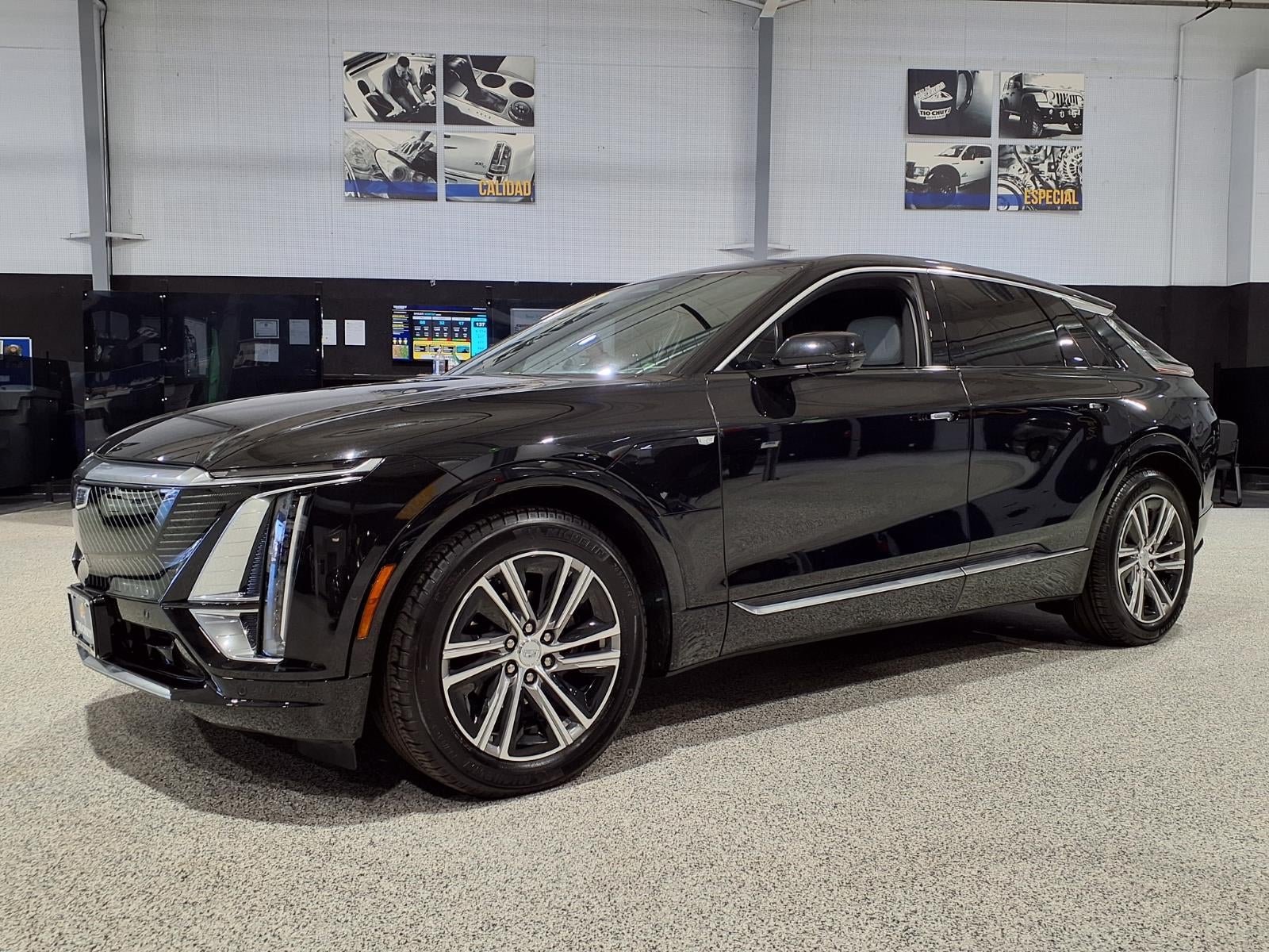 2024 Cadillac LYRIQ Luxury 1