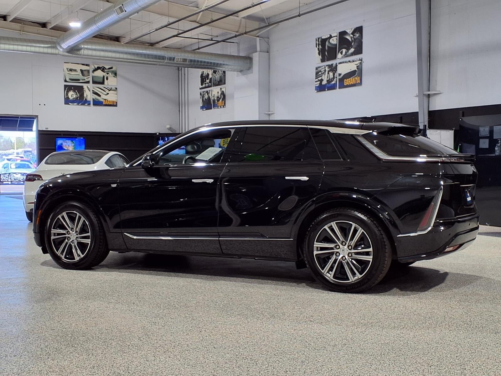 2024 Cadillac LYRIQ Luxury 1