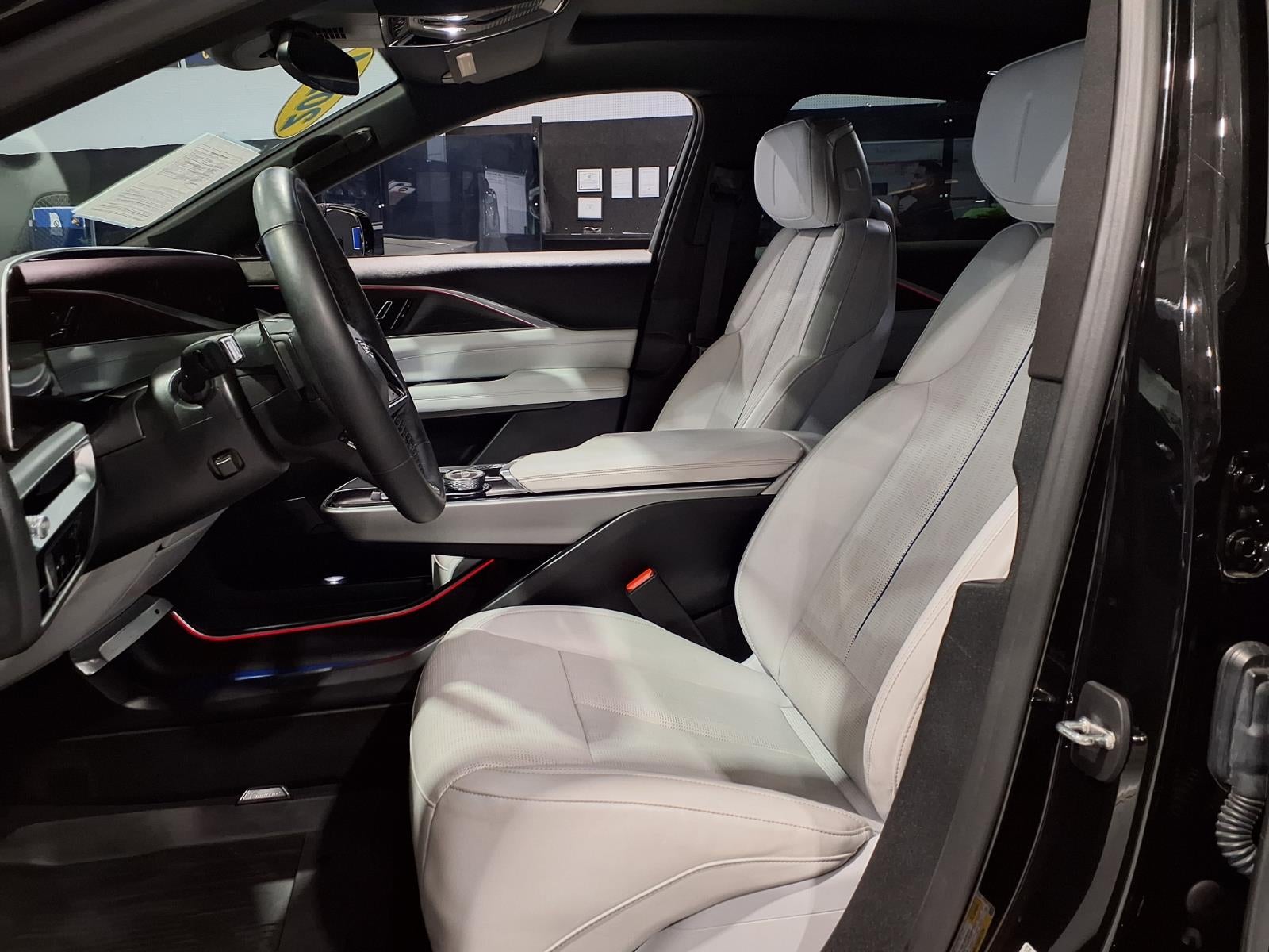 2024 Cadillac LYRIQ Luxury 1