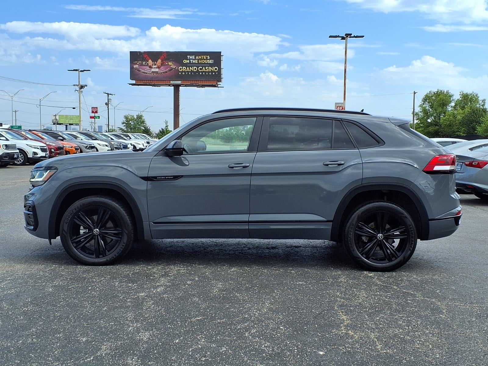 2023 Volkswagen Atlas Cross Sport 2.0T SEL R-Line Black