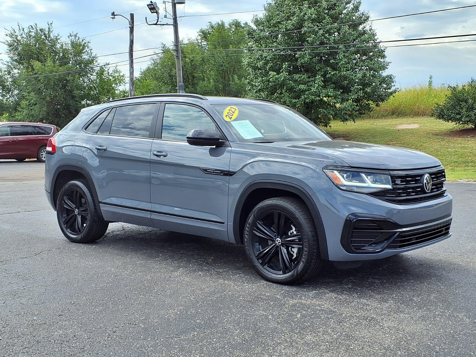 2023 Volkswagen Atlas Cross Sport 2.0T SEL R-Line Black