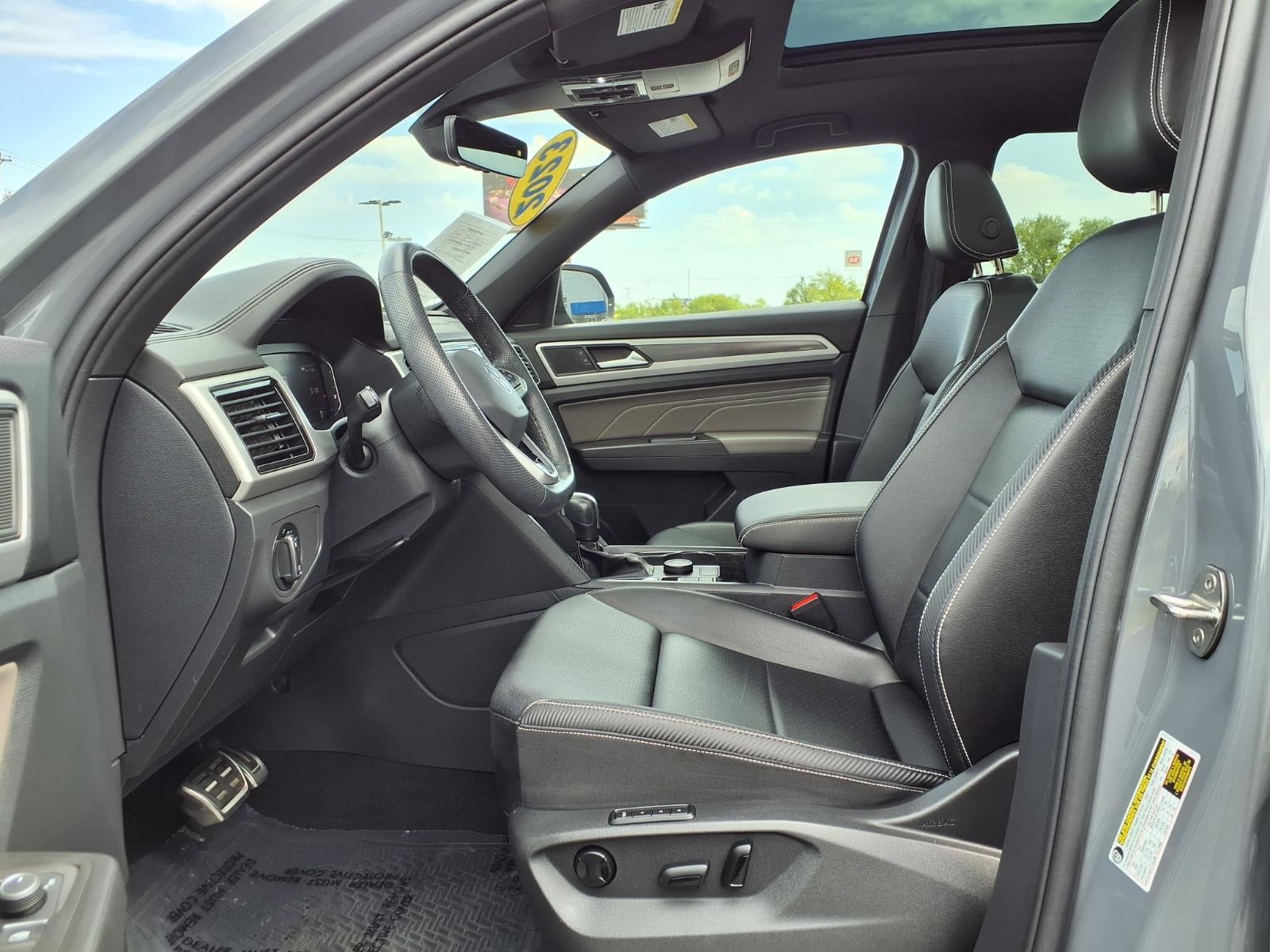 2023 Volkswagen Atlas Cross Sport 2.0T SEL R-Line Black