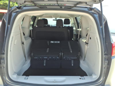 2020 Chrysler Voyager L