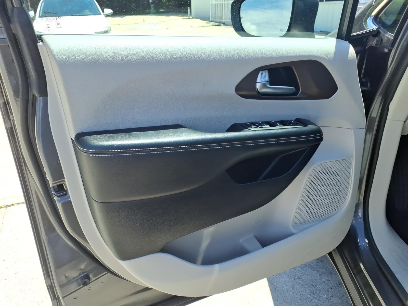 2020 Chrysler Voyager L