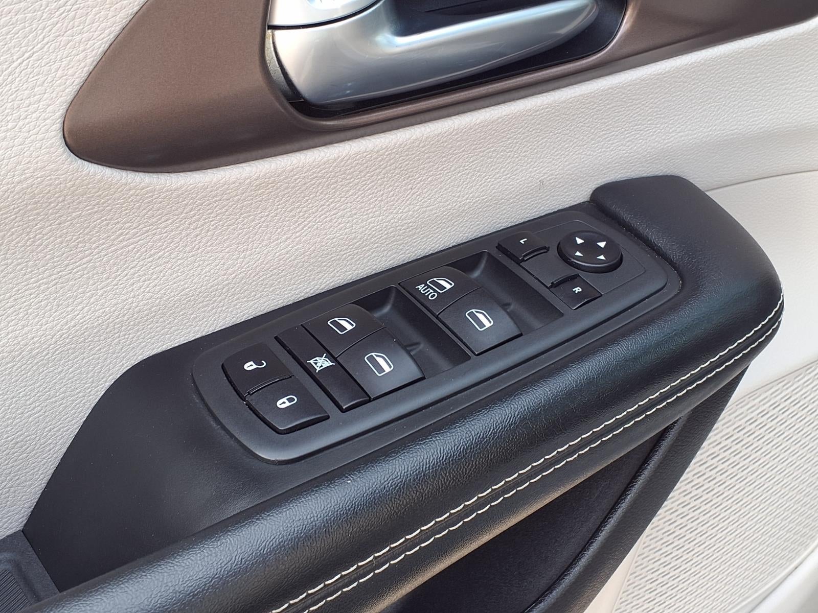 2020 Chrysler Voyager L