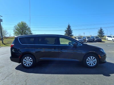 2020 Chrysler Voyager L