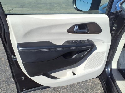 2020 Chrysler Voyager L