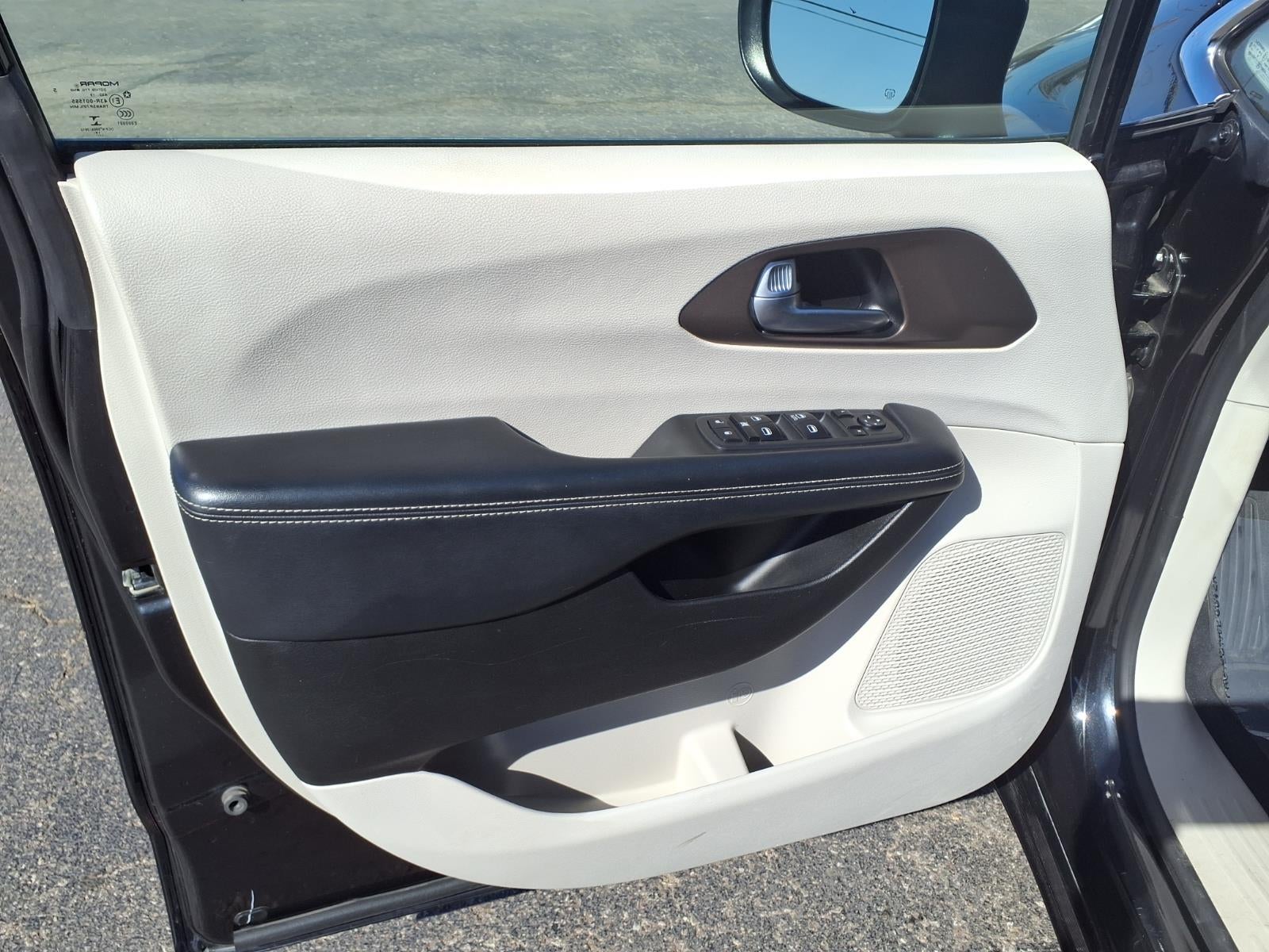 2020 Chrysler Voyager L