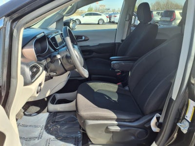 2020 Chrysler Voyager L