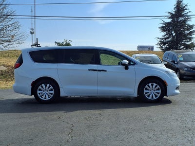 2020 Chrysler Voyager L