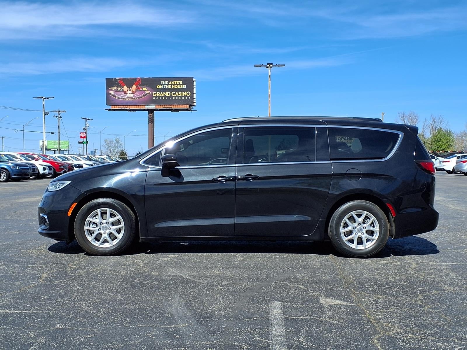 2022 Chrysler Pacifica Touring L