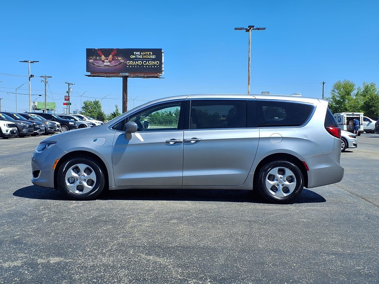 2017 Chrysler Pacifica Hybrid Touring Plus