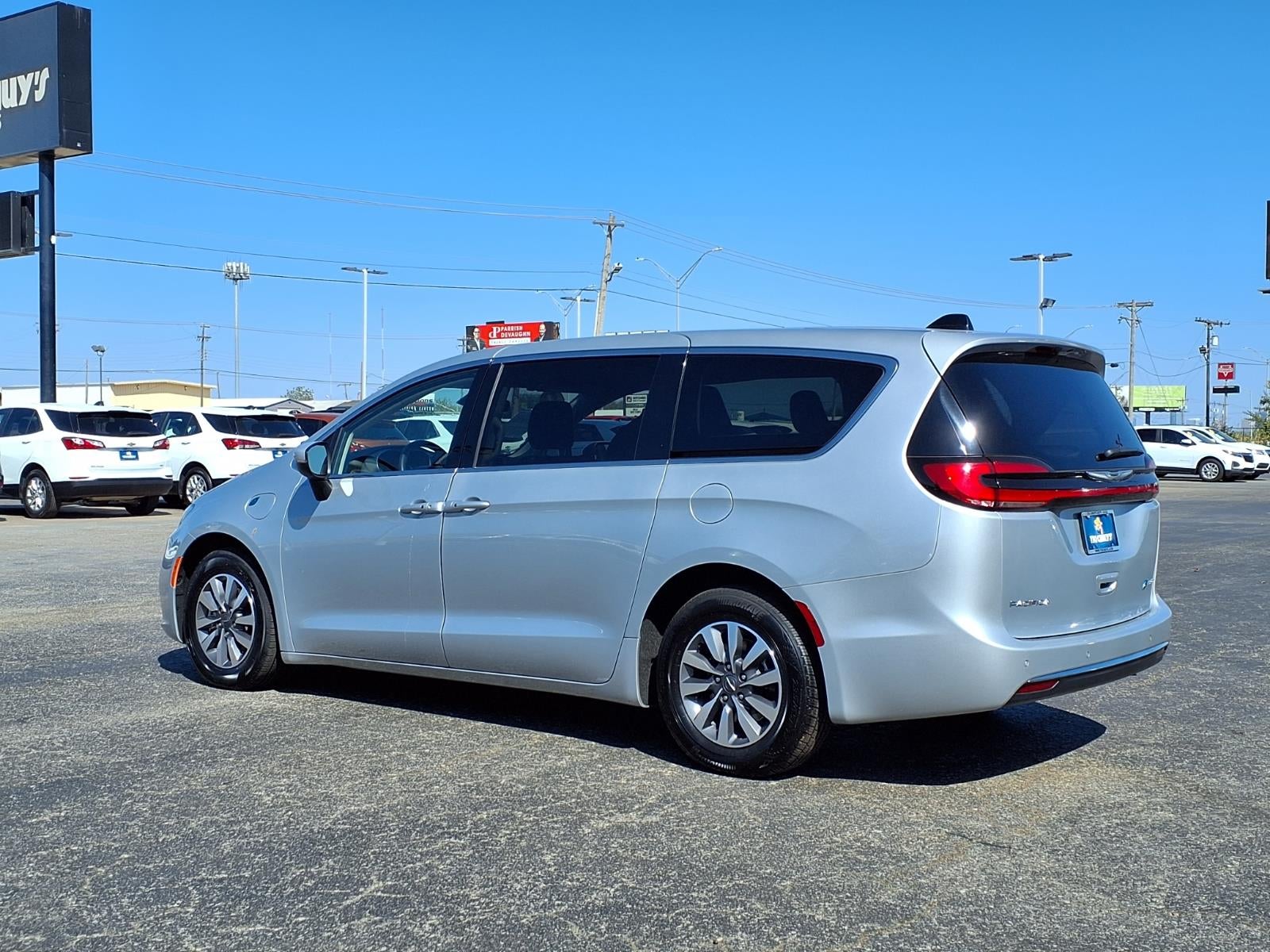 2023 Chrysler Pacifica Plug-In Hybrid Touring L