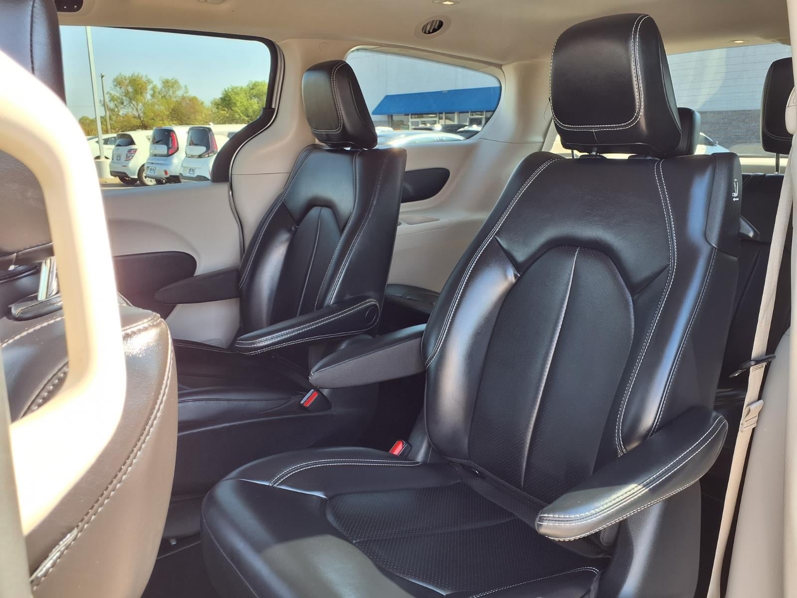 2023 Chrysler Pacifica Plug-In Hybrid Touring L