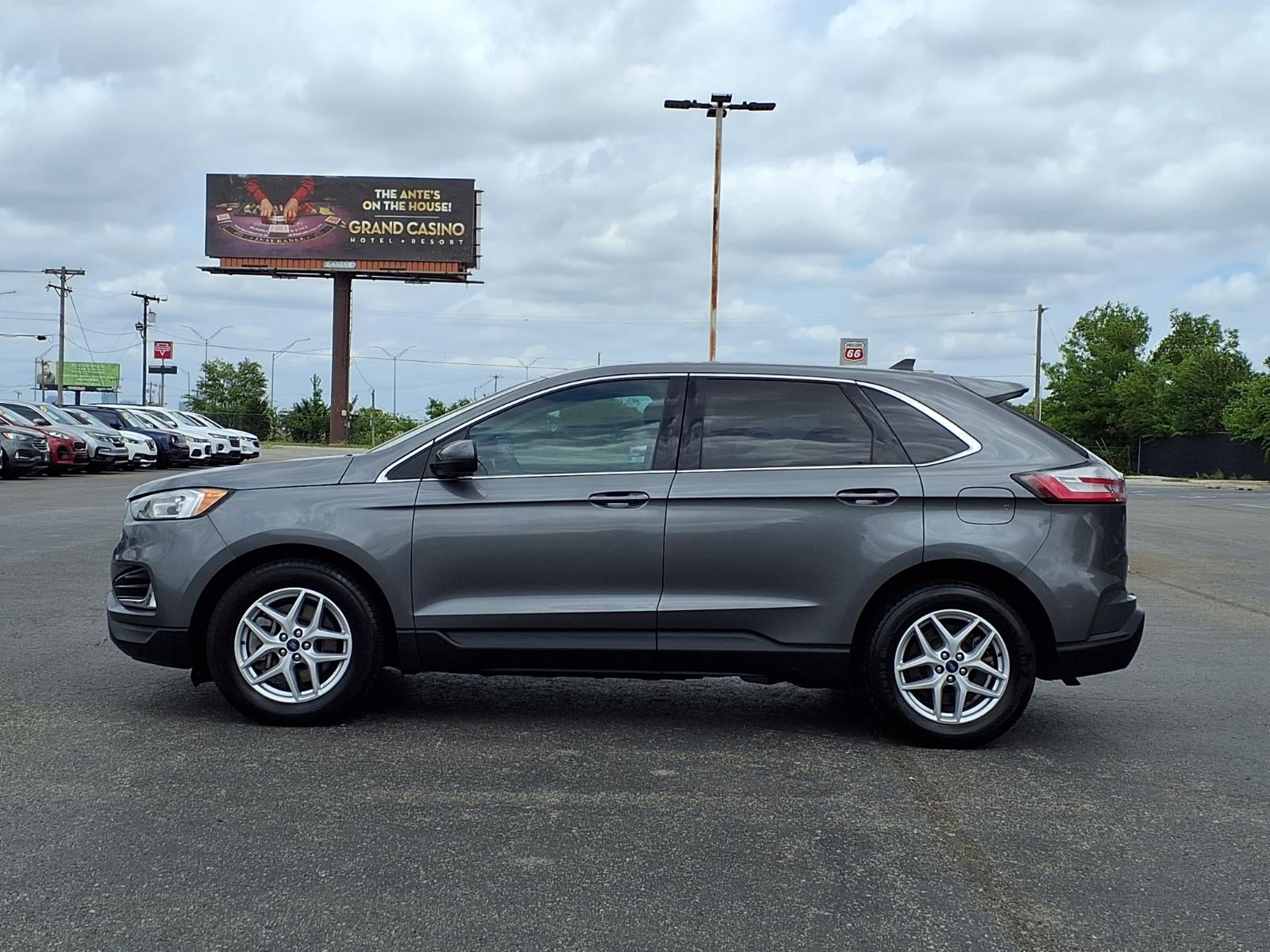 2021 Ford Edge Base