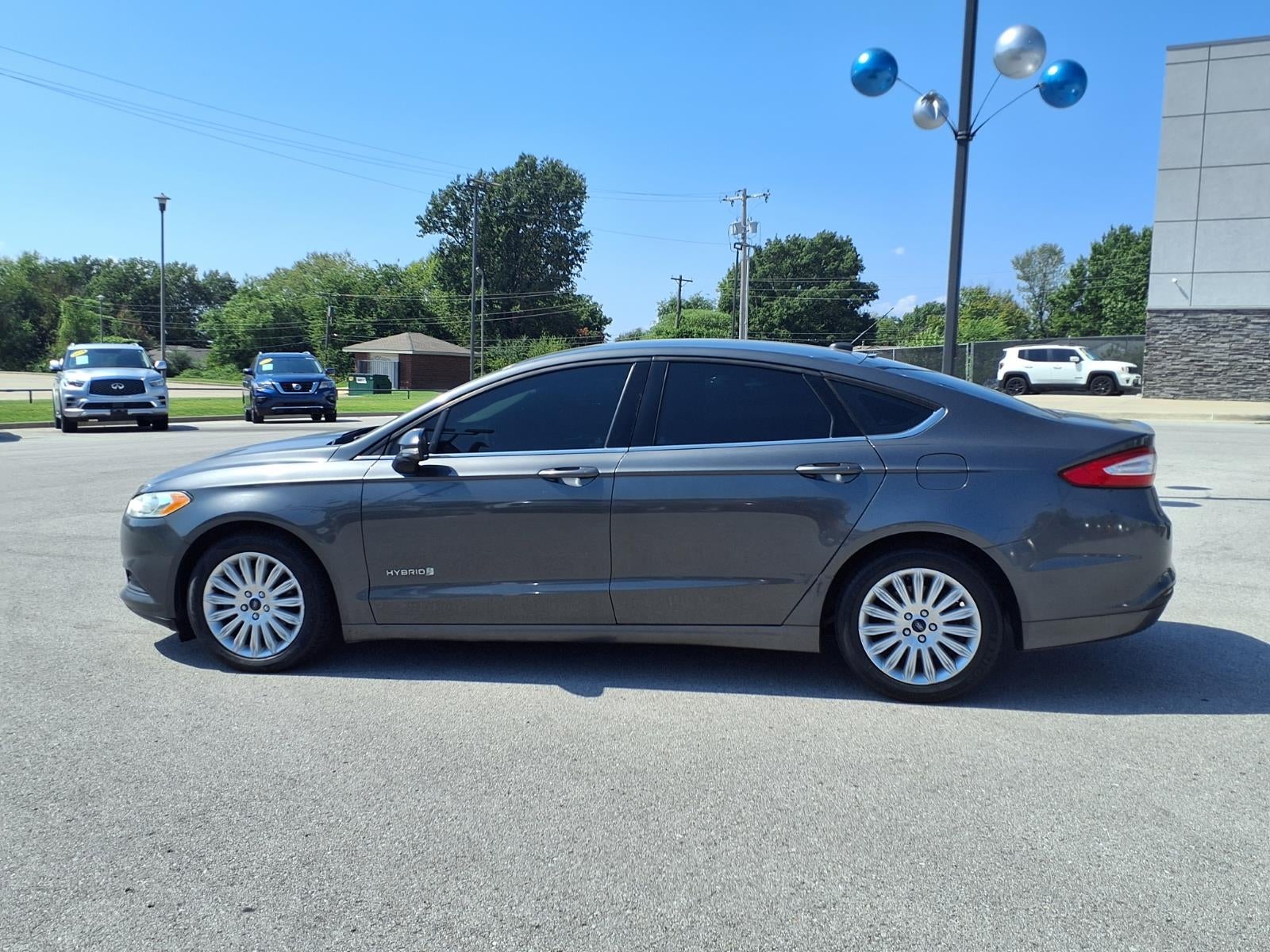 2016 Ford Fusion Hybrid SE