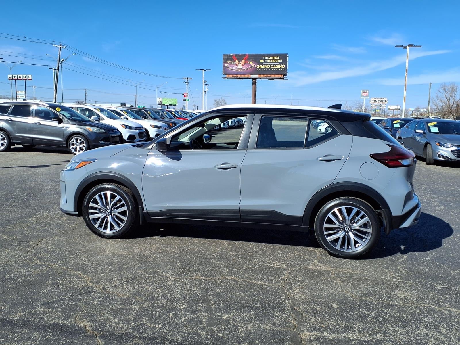 2023 Nissan Kicks SV