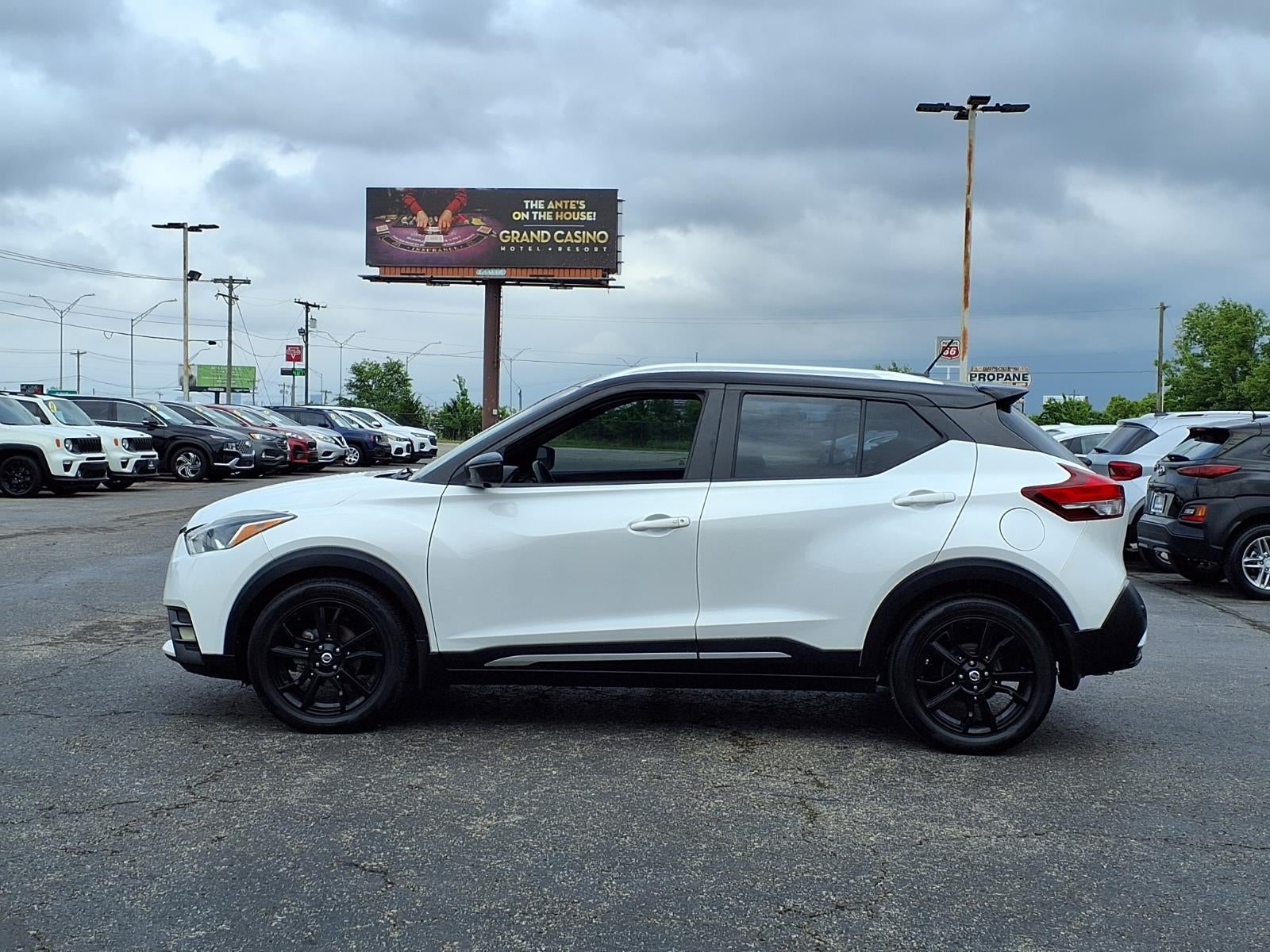 2020 Nissan Kicks SR