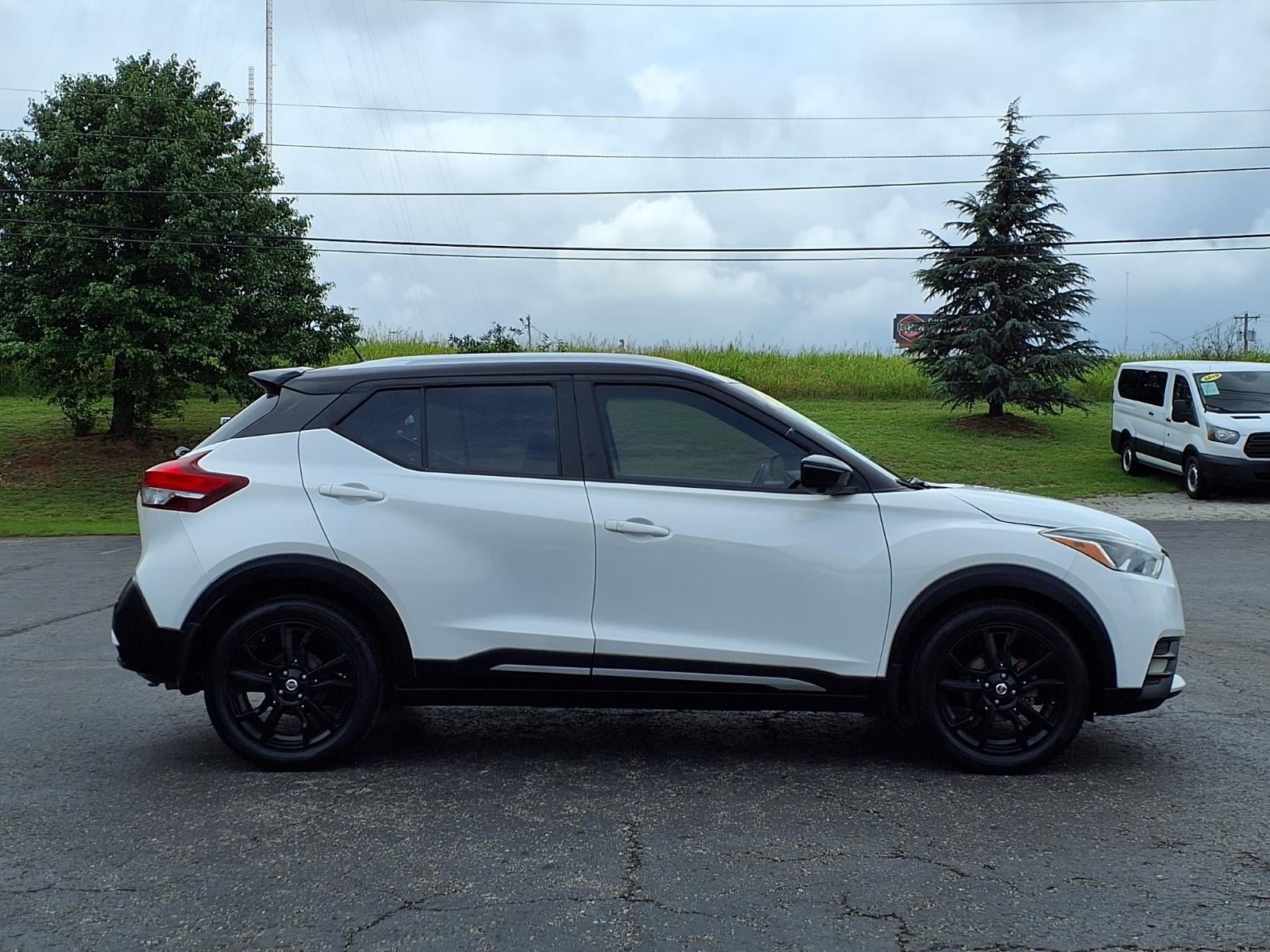 2020 Nissan Kicks SR