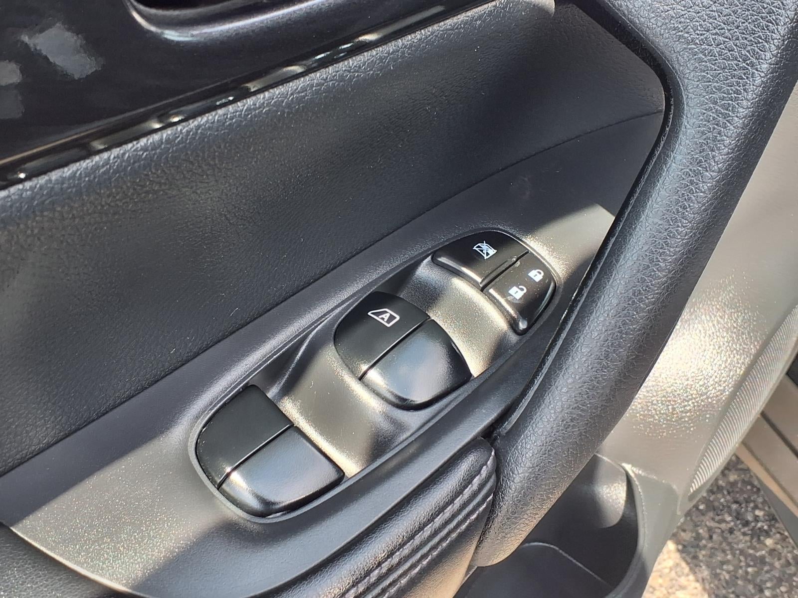 2017 Nissan Rogue Base