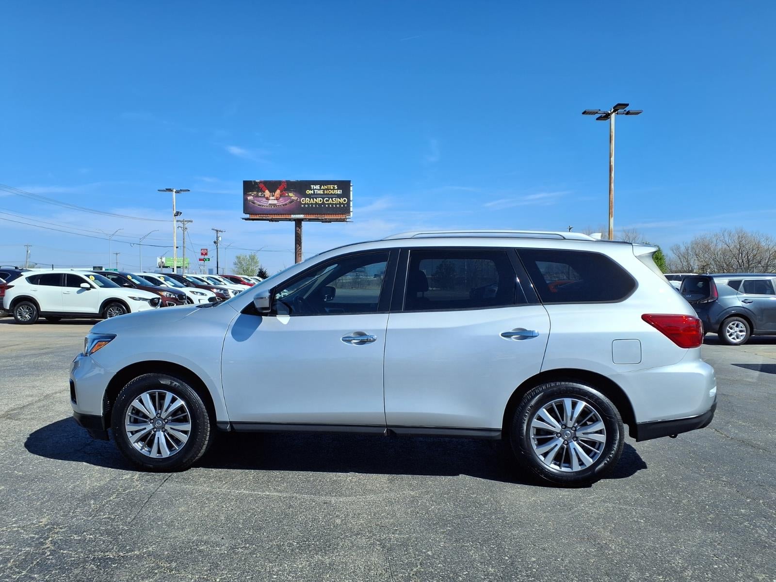 2019 Nissan Pathfinder SV