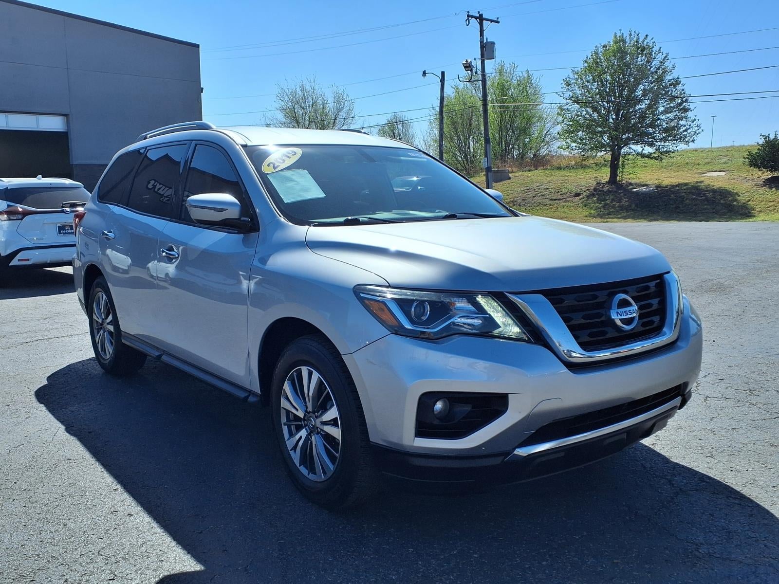 2019 Nissan Pathfinder SV