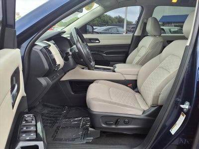 2022 Nissan Pathfinder SV