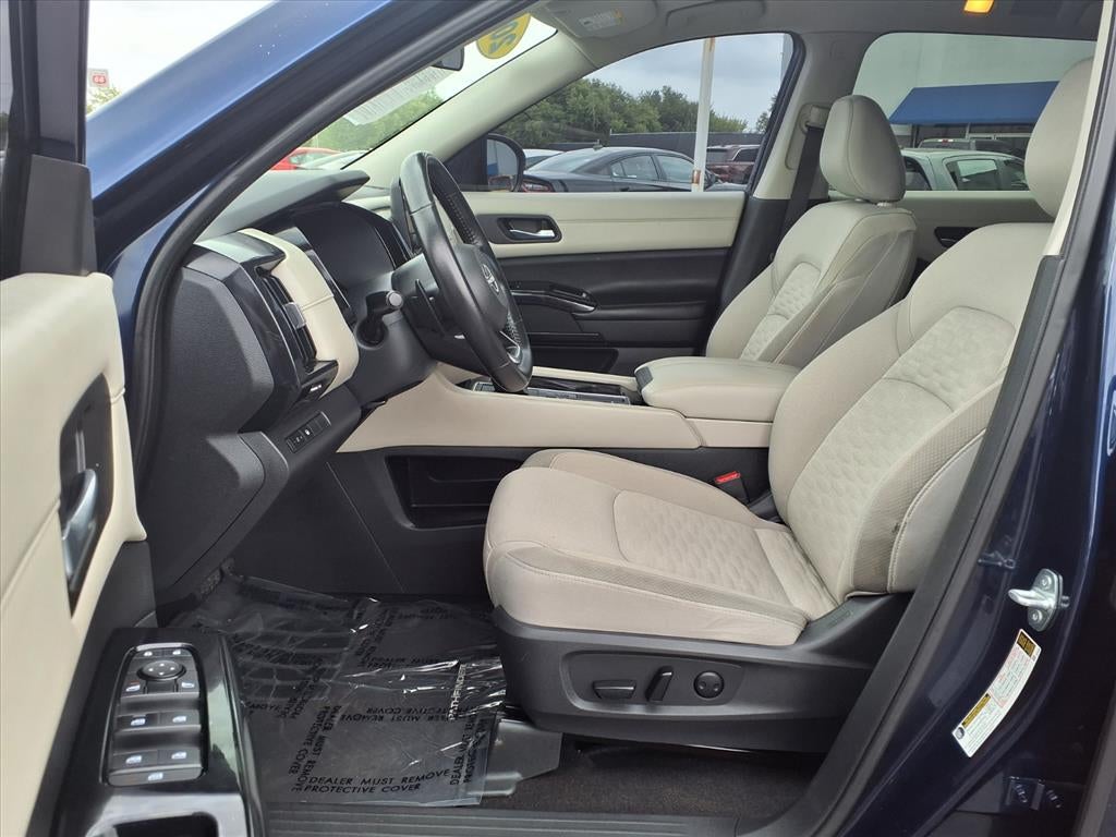 2022 Nissan Pathfinder SV