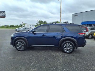 2022 Nissan Pathfinder SV