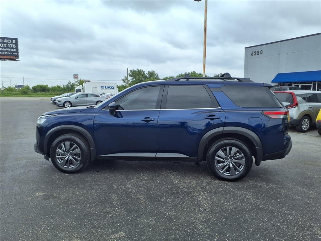 2022 Nissan Pathfinder SV