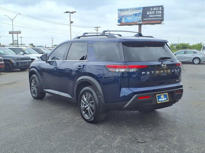 2022 Nissan Pathfinder SV