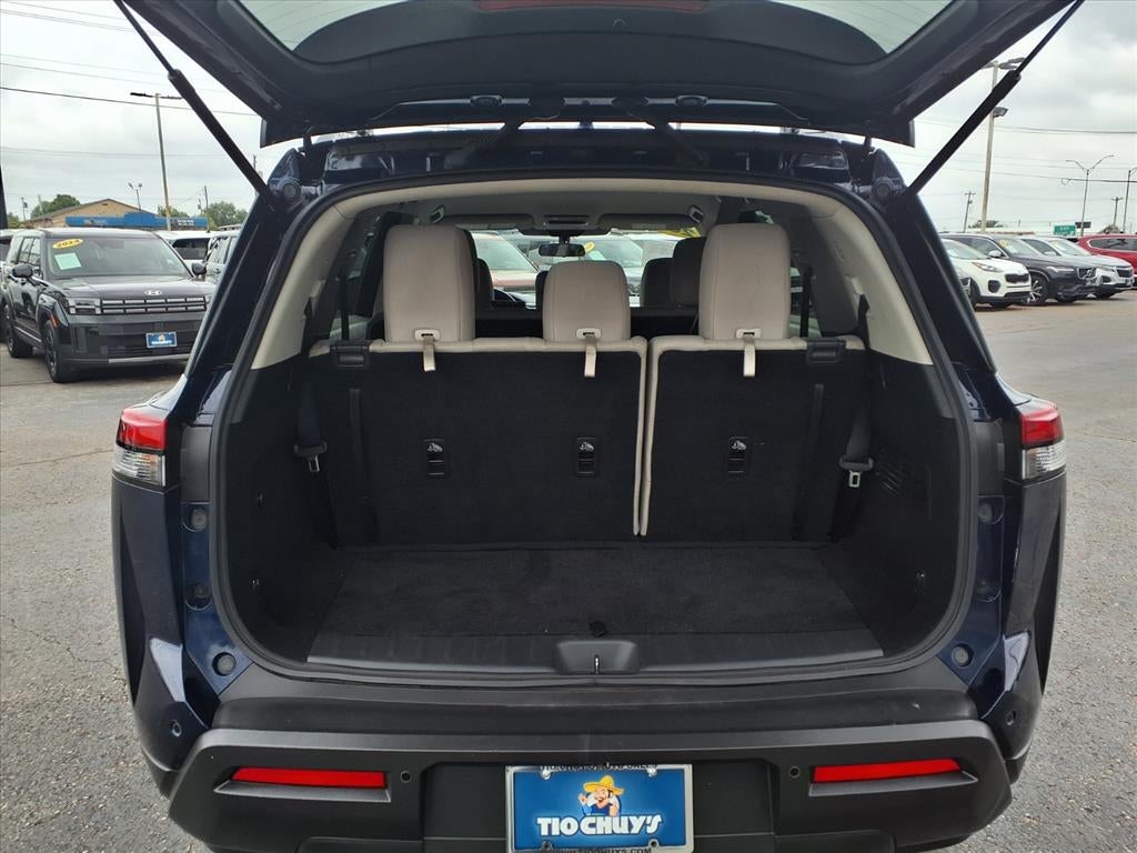 2022 Nissan Pathfinder SV