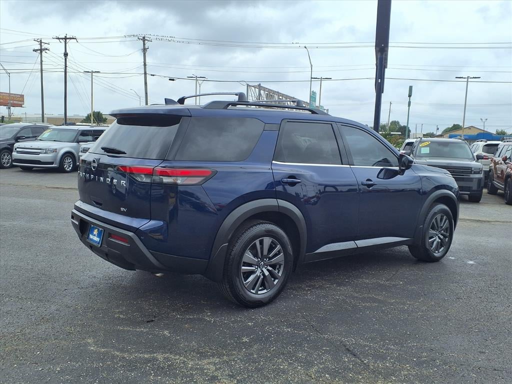 2022 Nissan Pathfinder SV