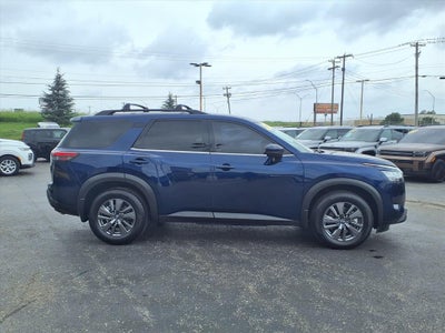 2022 Nissan Pathfinder SV
