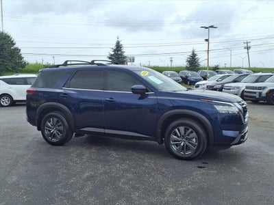 2022 Nissan Pathfinder SV