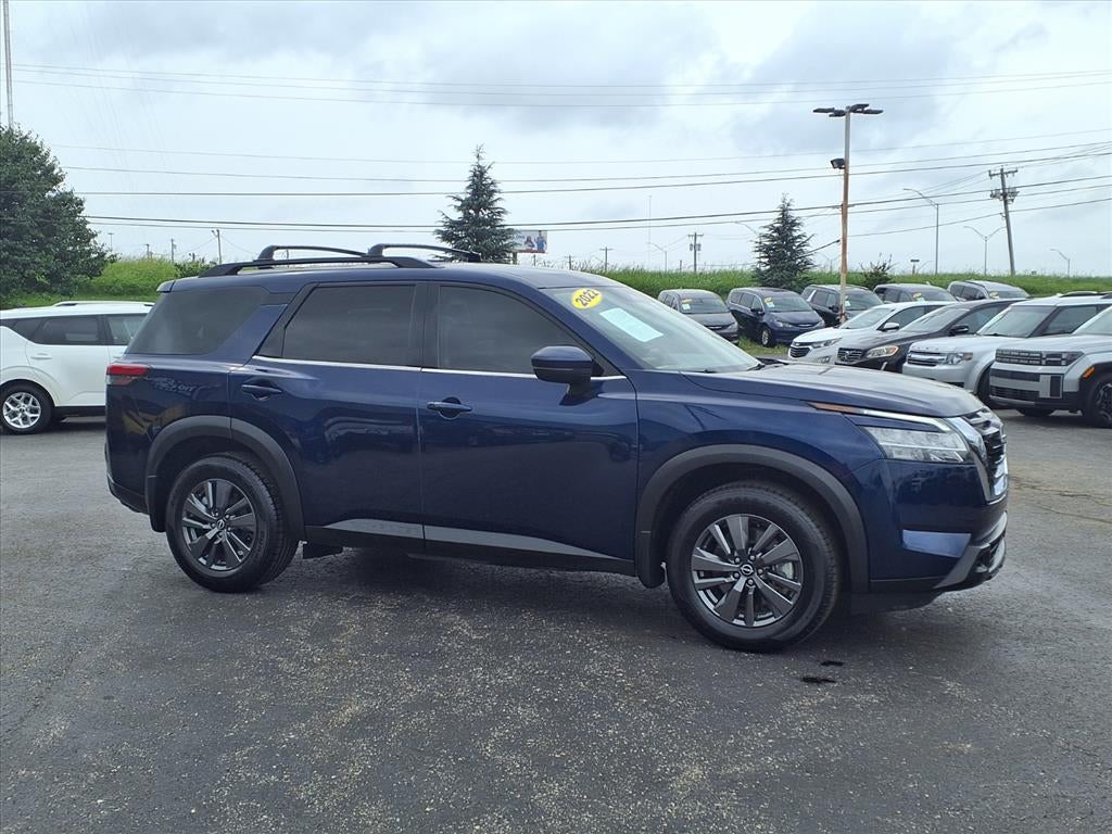 2022 Nissan Pathfinder SV