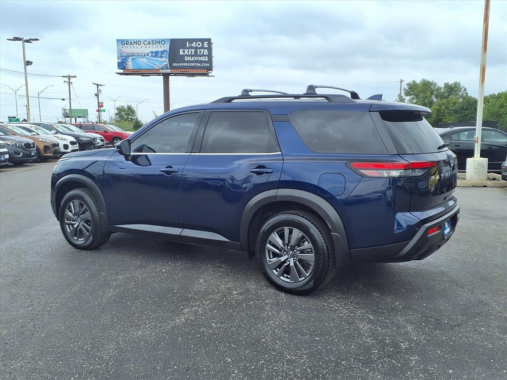 2022 Nissan Pathfinder SV