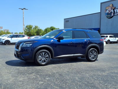 2023 Nissan Pathfinder SV