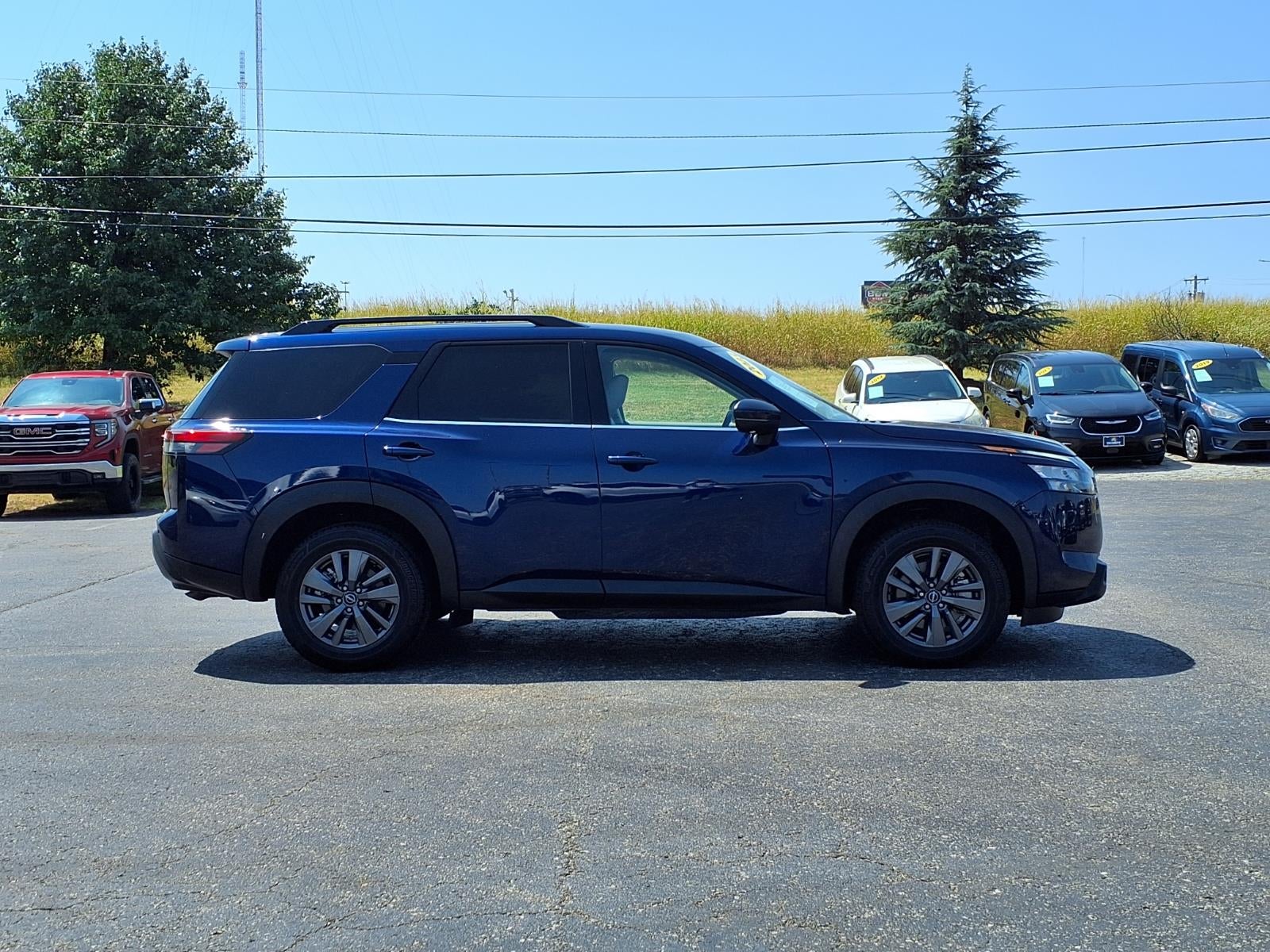 2023 Nissan Pathfinder SV